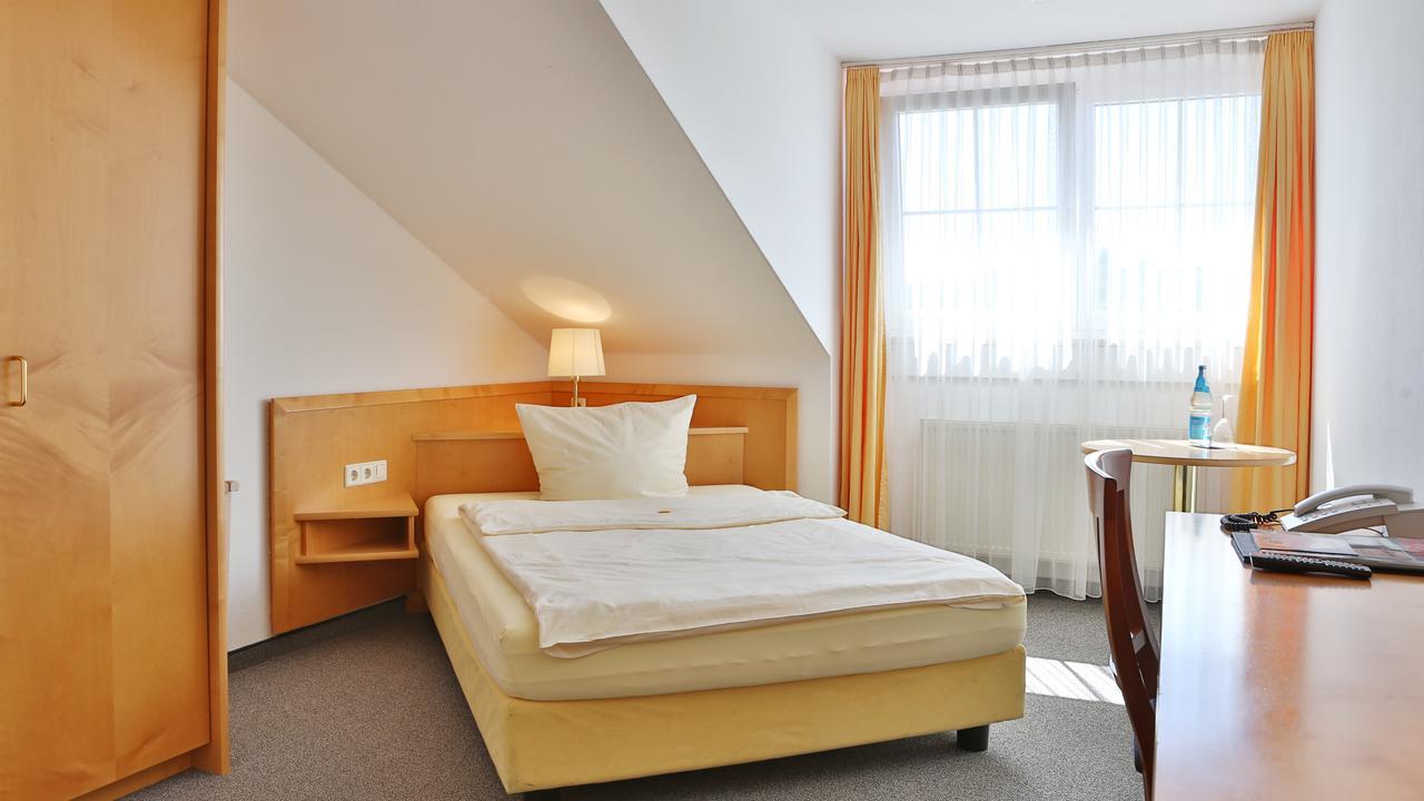 Hotel Alznauer Hof Gomaringen Εξωτερικό φωτογραφία