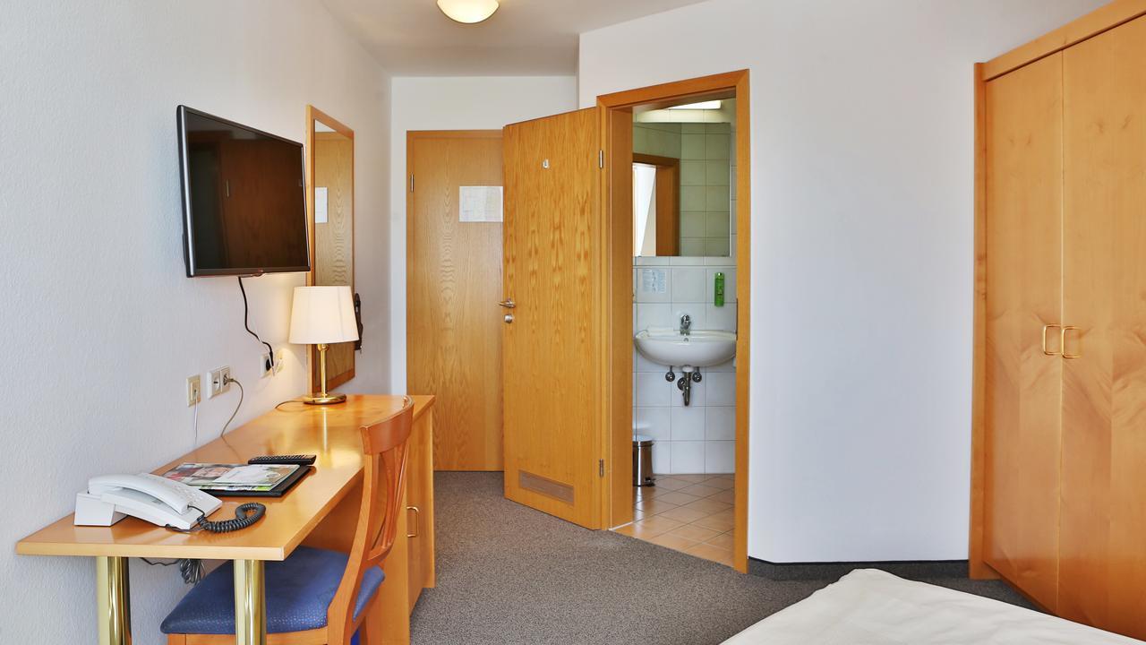 Hotel Alznauer Hof Gomaringen Εξωτερικό φωτογραφία